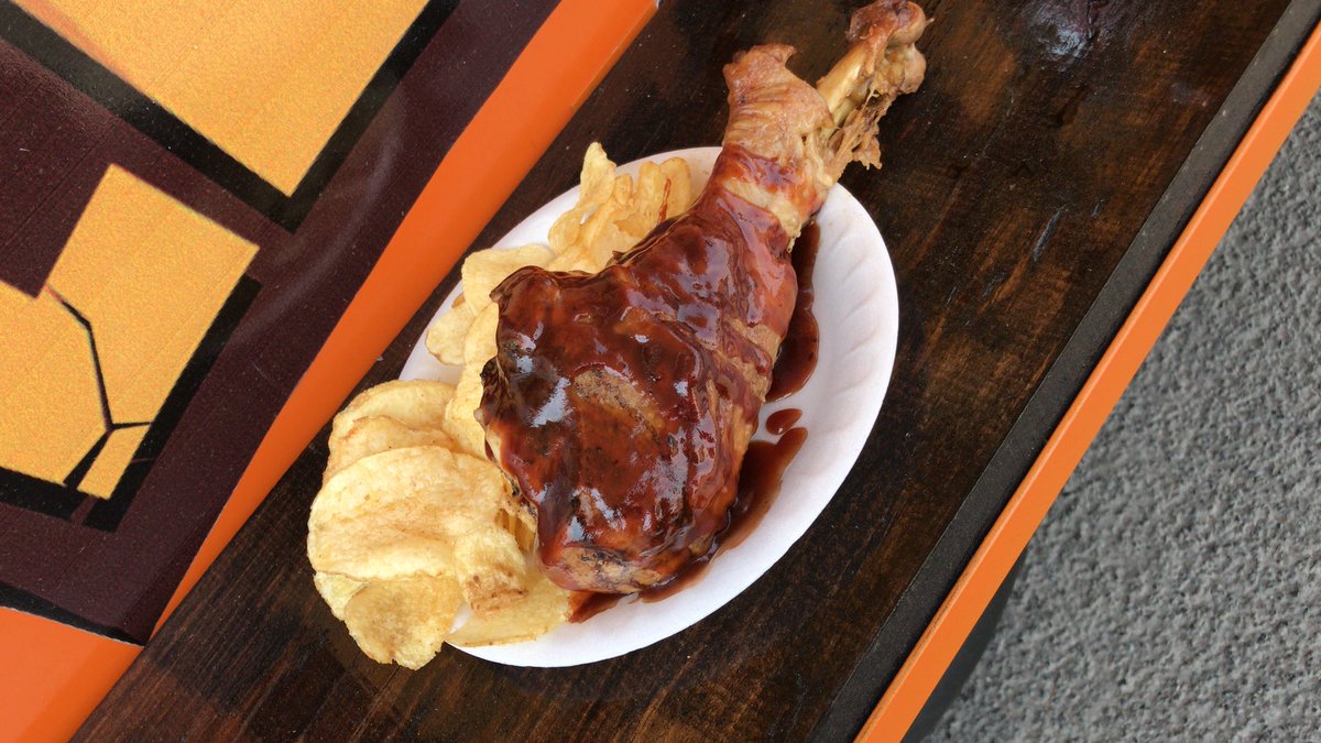 #FelizLunes a todos!! Y deliciosas las <a href="/TurkeyLegsft/">Turkey Legs</a> que estuvieron ayer en el: Rock &amp; Road Fest 2018 en #PachucaLaBella #FoodTrucks #CDMX #Mexico 😉👌🏻👌🏻