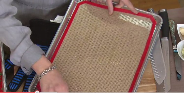 Fibtex's tweet photo. Perfect Silicone Crisping Mat &amp; Uncoated Perforated Pan, Factory direct sale! https://t.co/OknkO1LxTz