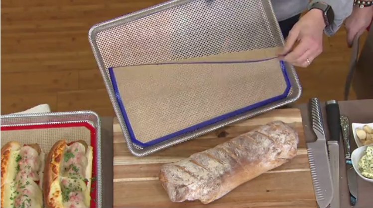 Fibtex's tweet photo. Perfect Silicone Crisping Mat &amp; Uncoated Perforated Pan, Factory direct sale! https://t.co/OknkO1LxTz