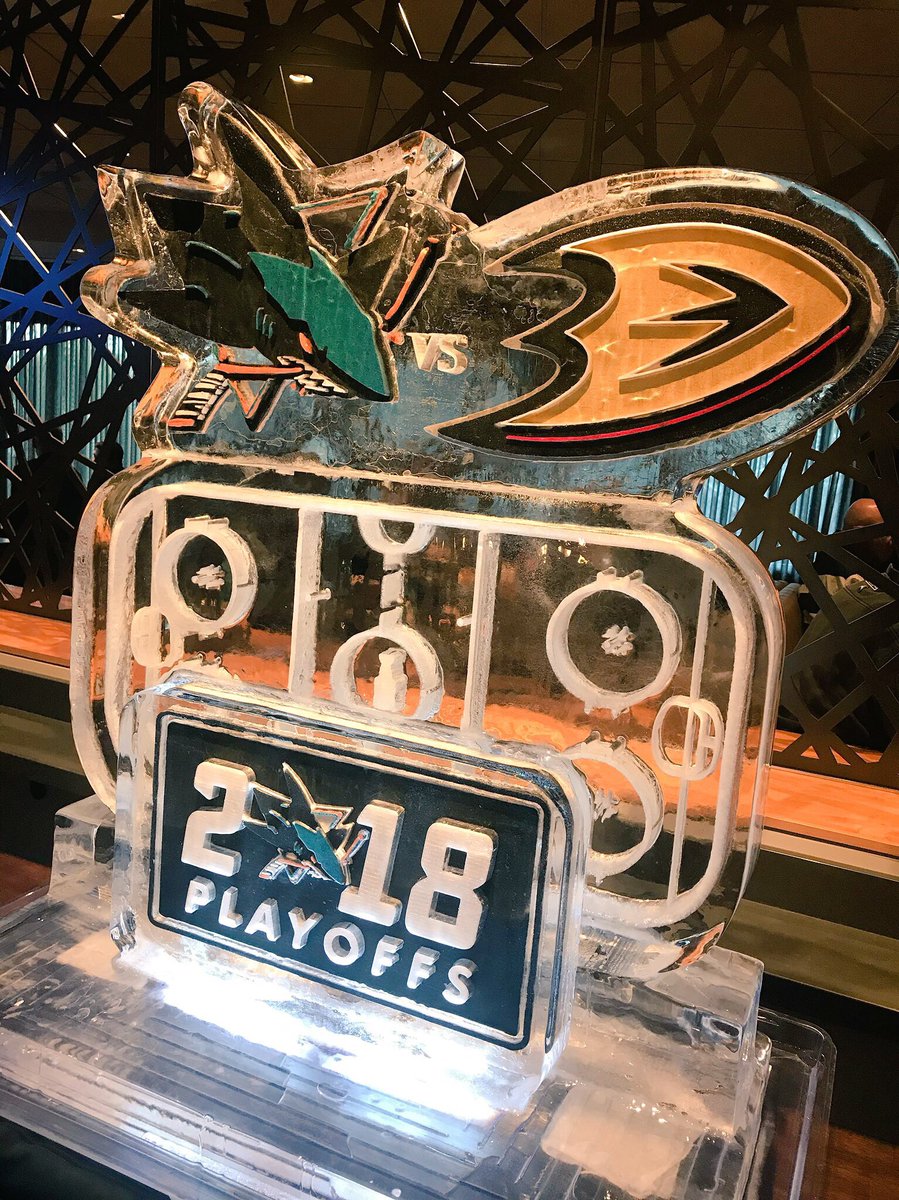 carlorado's tweet photo. On a #DunkHunt tonight. Live from The Shark Tank! https://t.co/JDaANI92tj