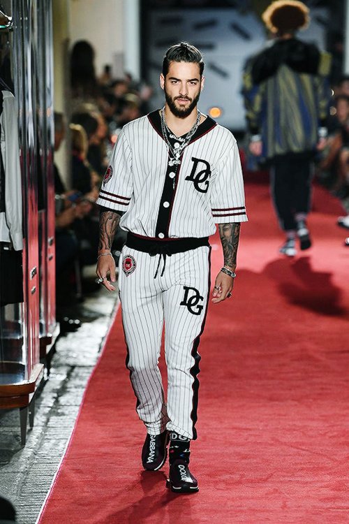 Maluma Archives on X: Maluma walking the runway at the Dolce & Gabbana  Fall Winter 2018/19 Men's Fashion Show  / X