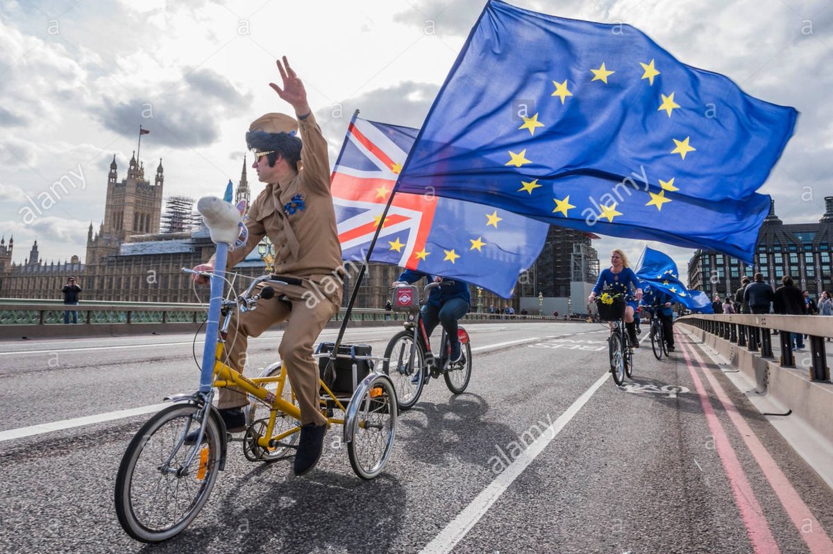 EUlvis's tweet photo. Well I gotta say that was a heck of a day out in #London town, bEUtiful city, bEUtiful people. Thanks to @SODEMAction and the @No10Vigil for lettin me play for y'all & special thanks to my backing singers all the way from Wales. Here's a little shot from #Wheels4EU π΄ββοΈπͺπΊβ https://t.co/DBrCM7iyPq