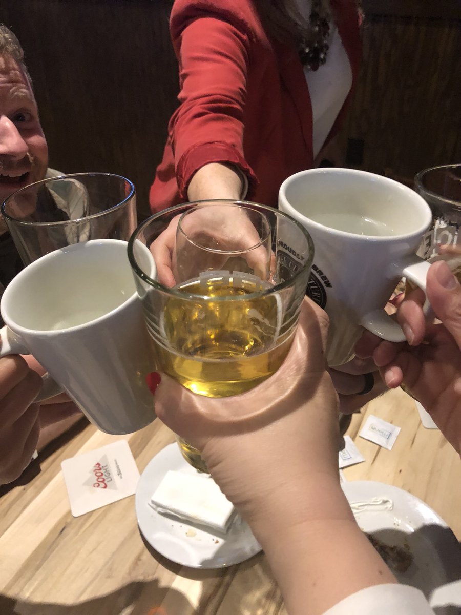 amandazhao22's tweet photo. #TeamFreedom2018
fun time🍺@4CarrieConnolly @DeleneKingdom @Michelle_CCai https://t.co/1L1LDyLnFM