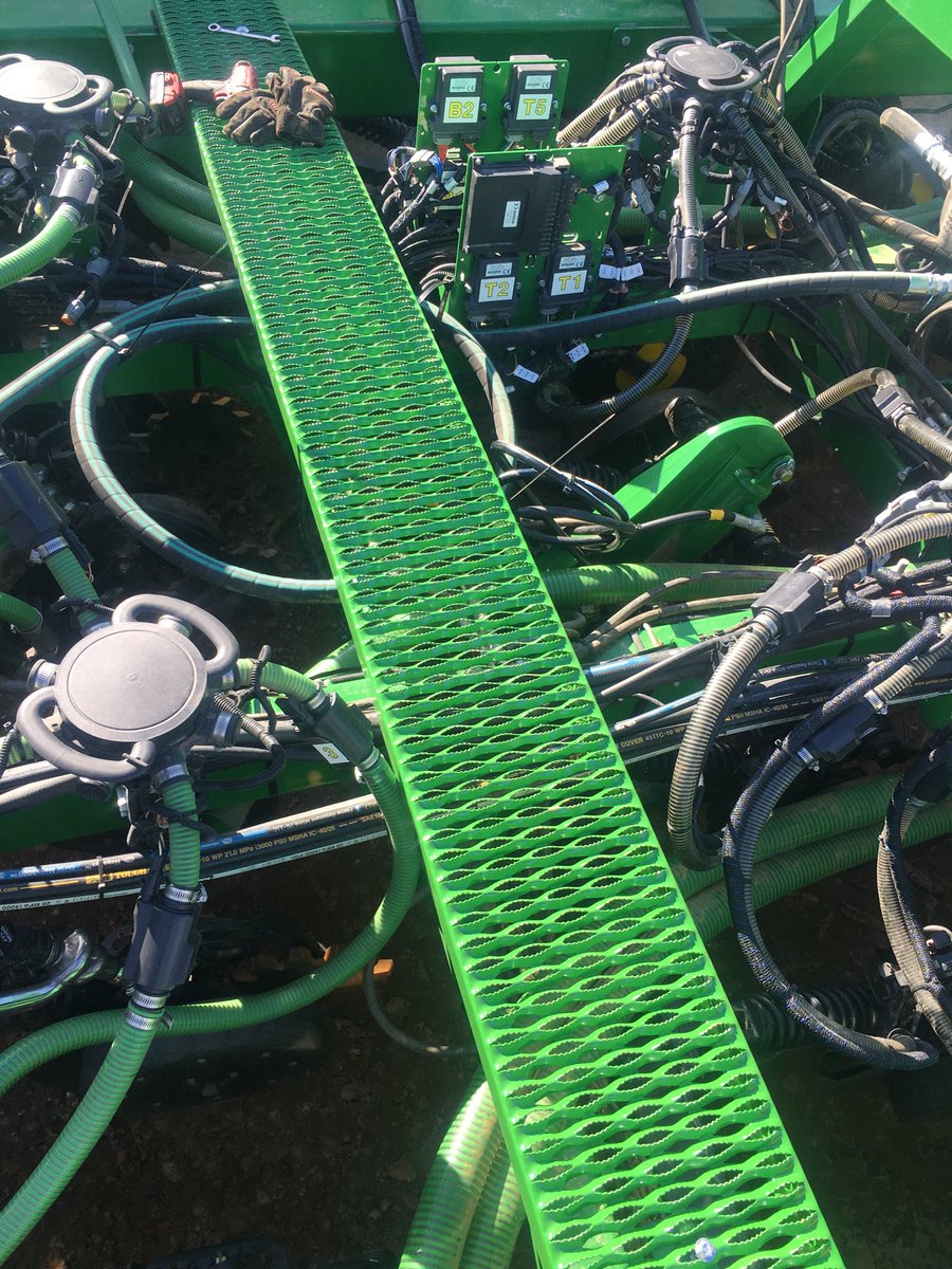 travismesser81's tweet photo. #Plant18 is slow to get here and got tired of tripping over all the harnesses and hoses on the @JohnDeere 1895 when installing  @precision_plant #SeederForce.  Should be factory installed. https://t.co/7JIpOvgI1F