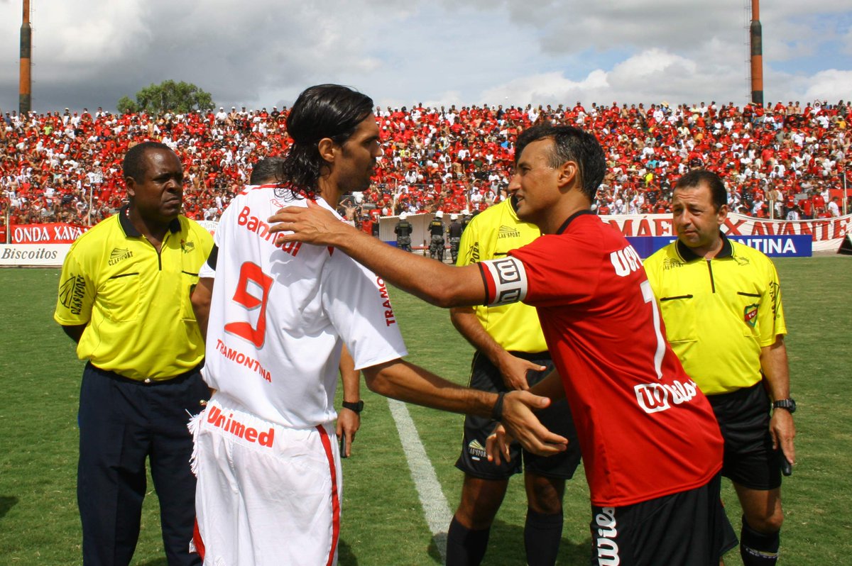 leandrolopes's tweet photo. encontrei nos arquivos do @diariopopularRS.
essa foto tem dez anos. dispensa legenda. #respeito https://t.co/qraadqC21T