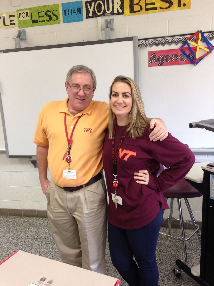 SalemSCA's tweet photo. Happy Spring Spirit Week SunDevils! Way to kick it off with College Day! Be sure to use #shssw18 to be featured on our social media. 🎓😎❤️🖤 https://t.co/h4Pr9p3Sk3