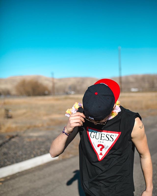 GUESS's tweet photo. Off duty vibes 🔻 @JonahMarais https://t.co/xHfyLO1UfA https://t.co/679zRNYcf4