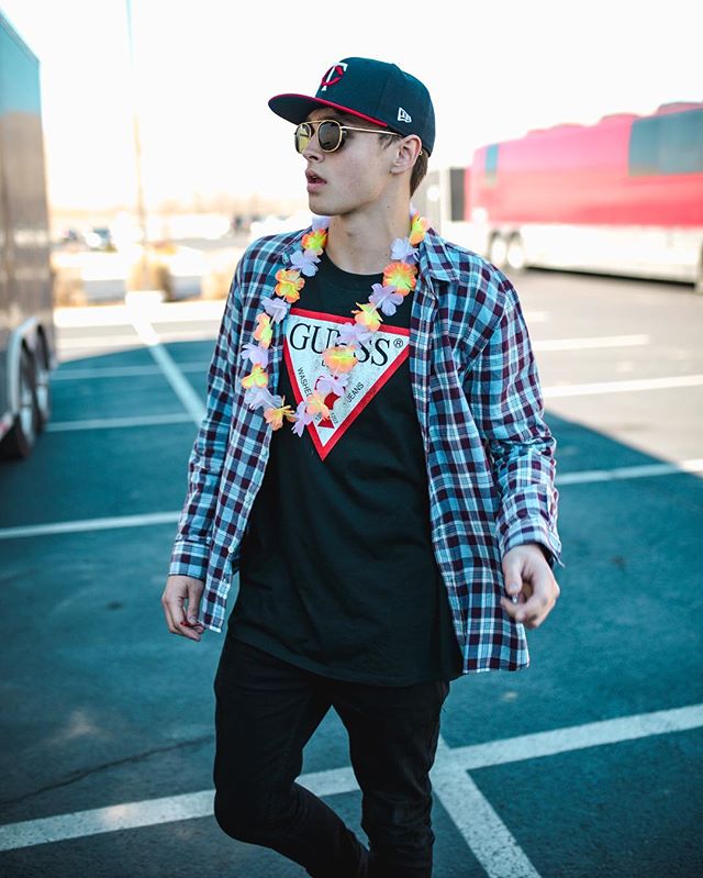 GUESS's tweet photo. Off duty vibes 🔻 @JonahMarais https://t.co/xHfyLO1UfA https://t.co/679zRNYcf4
