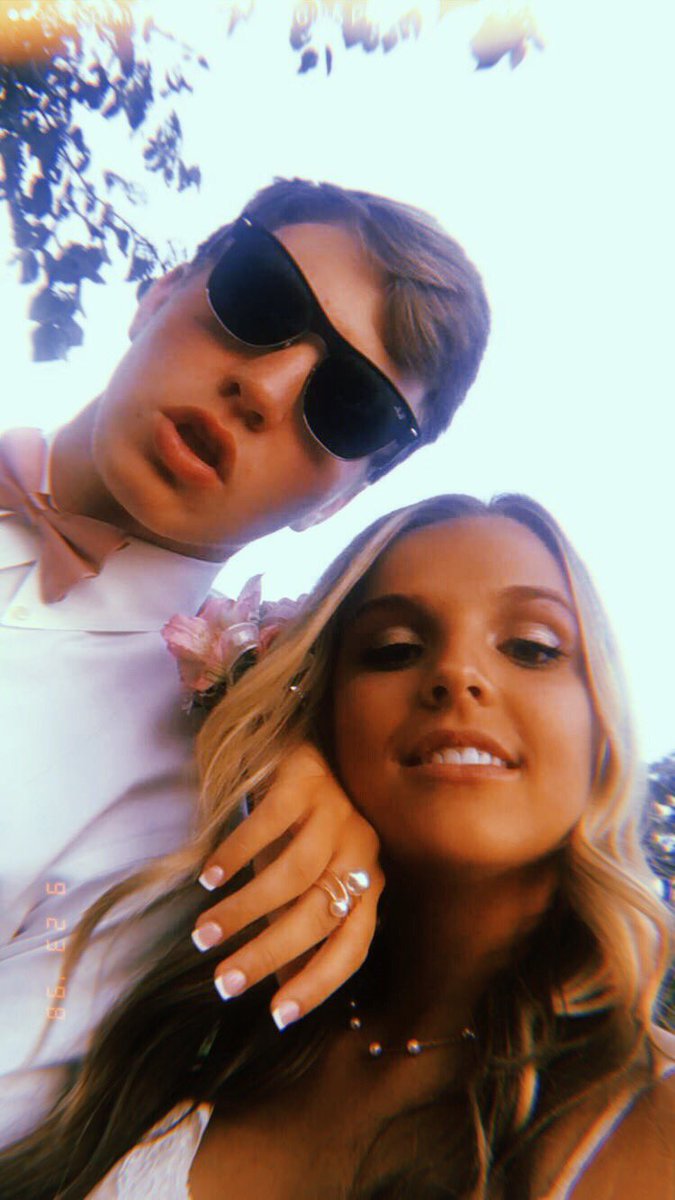 gerdesjordyn23's tweet photo. happy 18th birthday to my guy 💕💕🌸 @michaelj_240 thx 4 everything &amp; 4 making me so happy !! i love you lots n see you soon 😘😘 https://t.co/LPAz8BpEhW