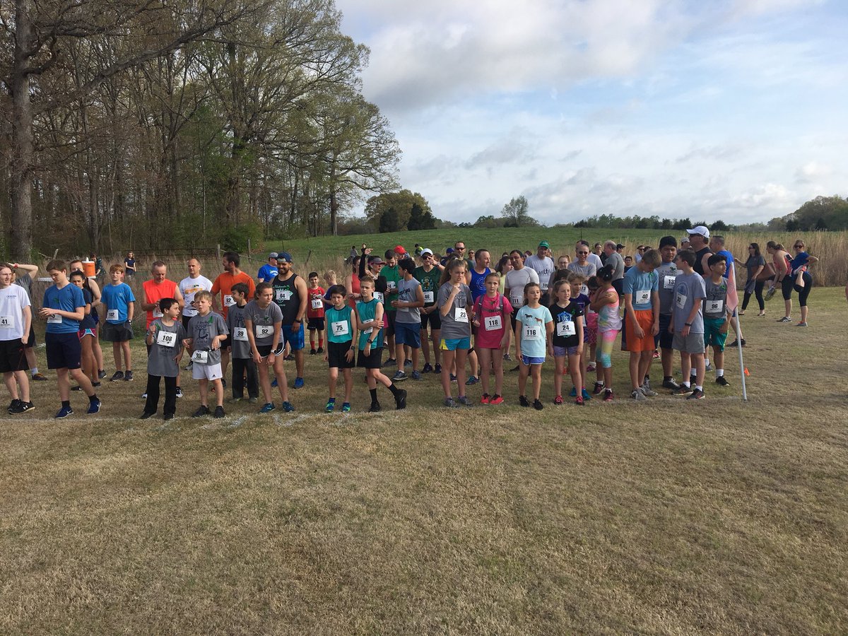 SHCSPrincipal's tweet photo. #newday5k was a huge success!! So proud of everyone who participated! Thank you for supporting #shcsdolphins https://t.co/1iHL8RtTq6