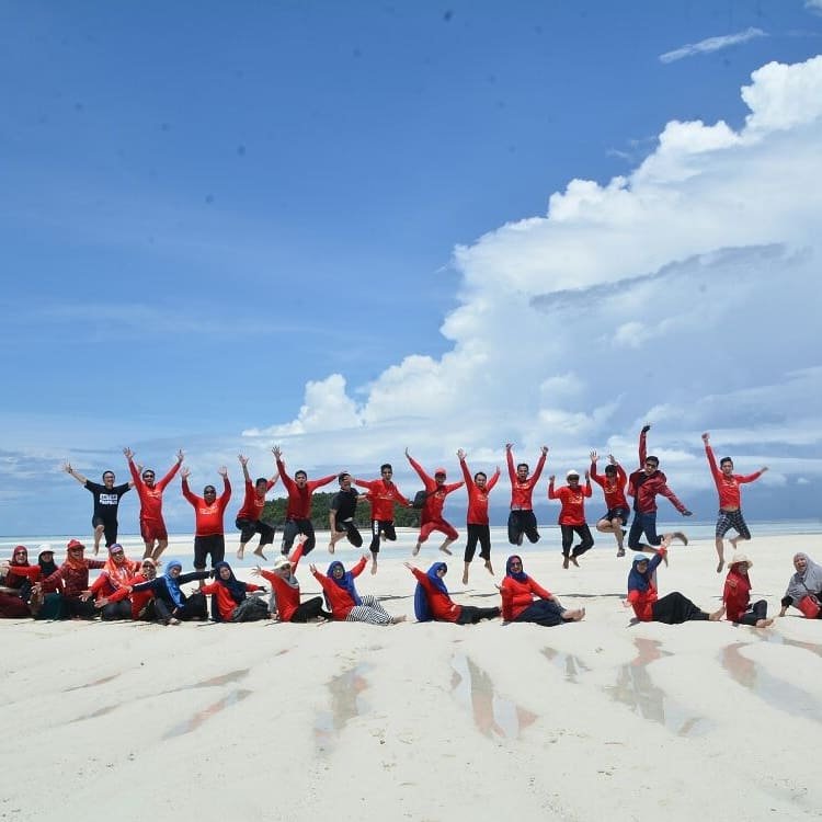 ipphoright's tweet photo. Hidup adalah perjuangan. Berat? Mungkin. Tapi menariknya kita bisa memilih tim sehingga perjuangan tadi tidaklah terlalu berat. Bahkan ada masa senang-senangnya...

#RajaAmpat https://t.co/eRZkRDnbBn