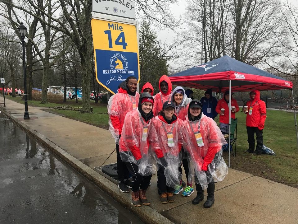 GoRegisPride's tweet photo. Great work today at the @bostonmarathon by @RegisTrack_XC members Fred Mathieu, Abby Flaherty, Cassie Froio, Jovan Sematimba, Melanie Mitchell, Dhartiben Patel and Maddie Boucias who volunteered at the Mile 14 water stop! #RegisTF #RoarPride https://t.co/ieWMhUM7Cx