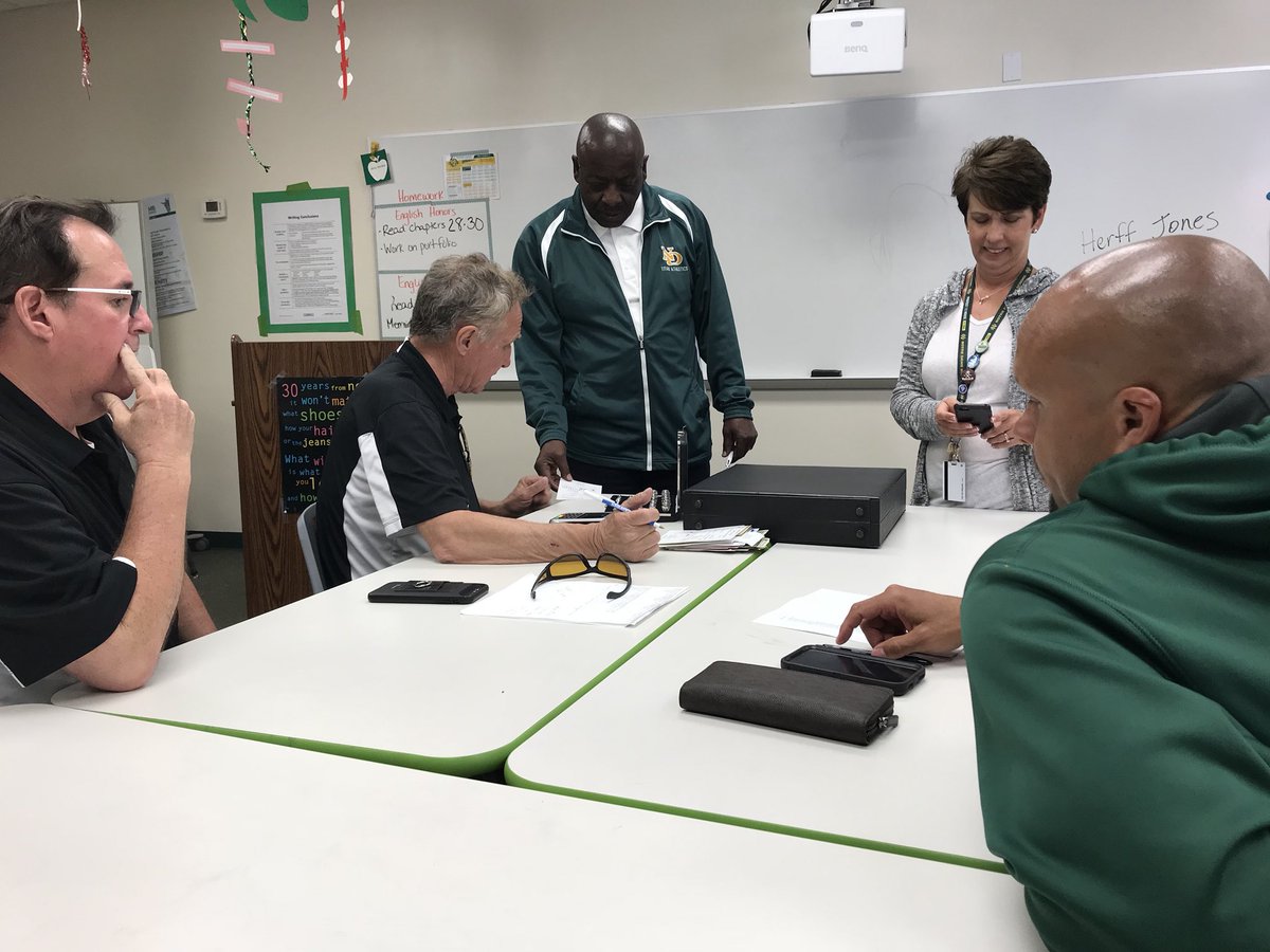 ND_RivHoops's tweet photo. Big day for the team! @CoachRobND named the @PEcom_preps Boys Basketball Coach of the Year and the team had their ring sizing! Coach will be honored at the 2nd annual High School Game Time Athlete of the Year Awards in June. https://t.co/RgPWplFg87