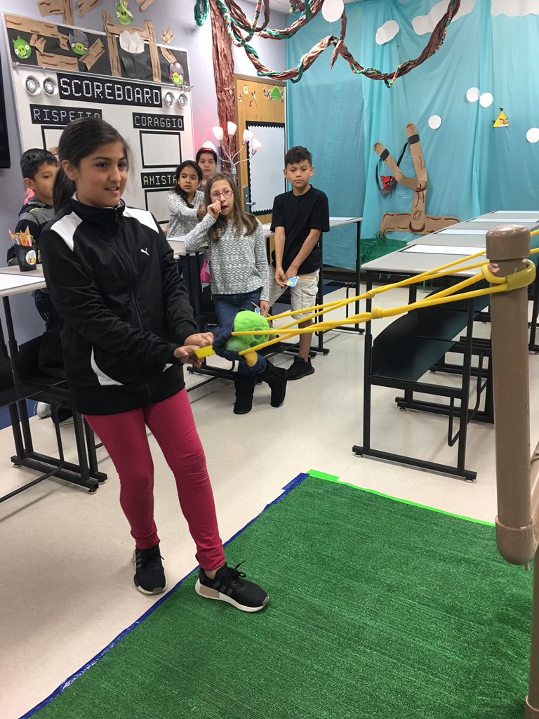 tuckertotsin106's tweet image. My Llamas got to help the angry birds today fight against the pigs! #llamasdoingwork #henriehawks #mesq4th #llamasarentangry #thethinkery