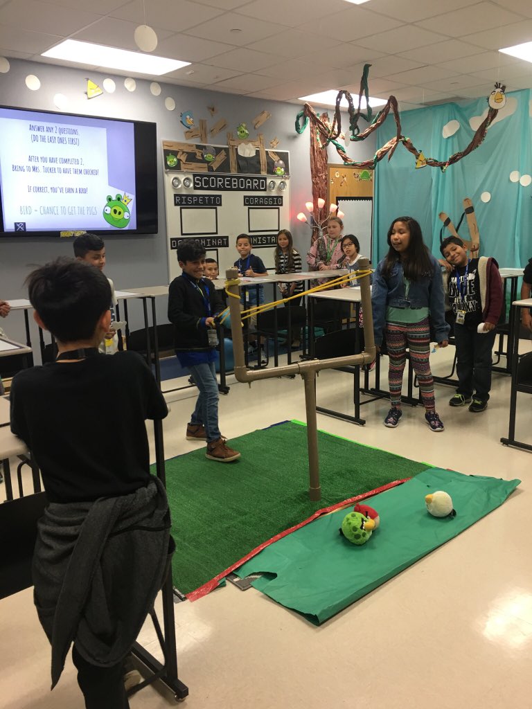 tuckertotsin106's tweet image. My Llamas got to help the angry birds today fight against the pigs! #llamasdoingwork #henriehawks #mesq4th #llamasarentangry #thethinkery