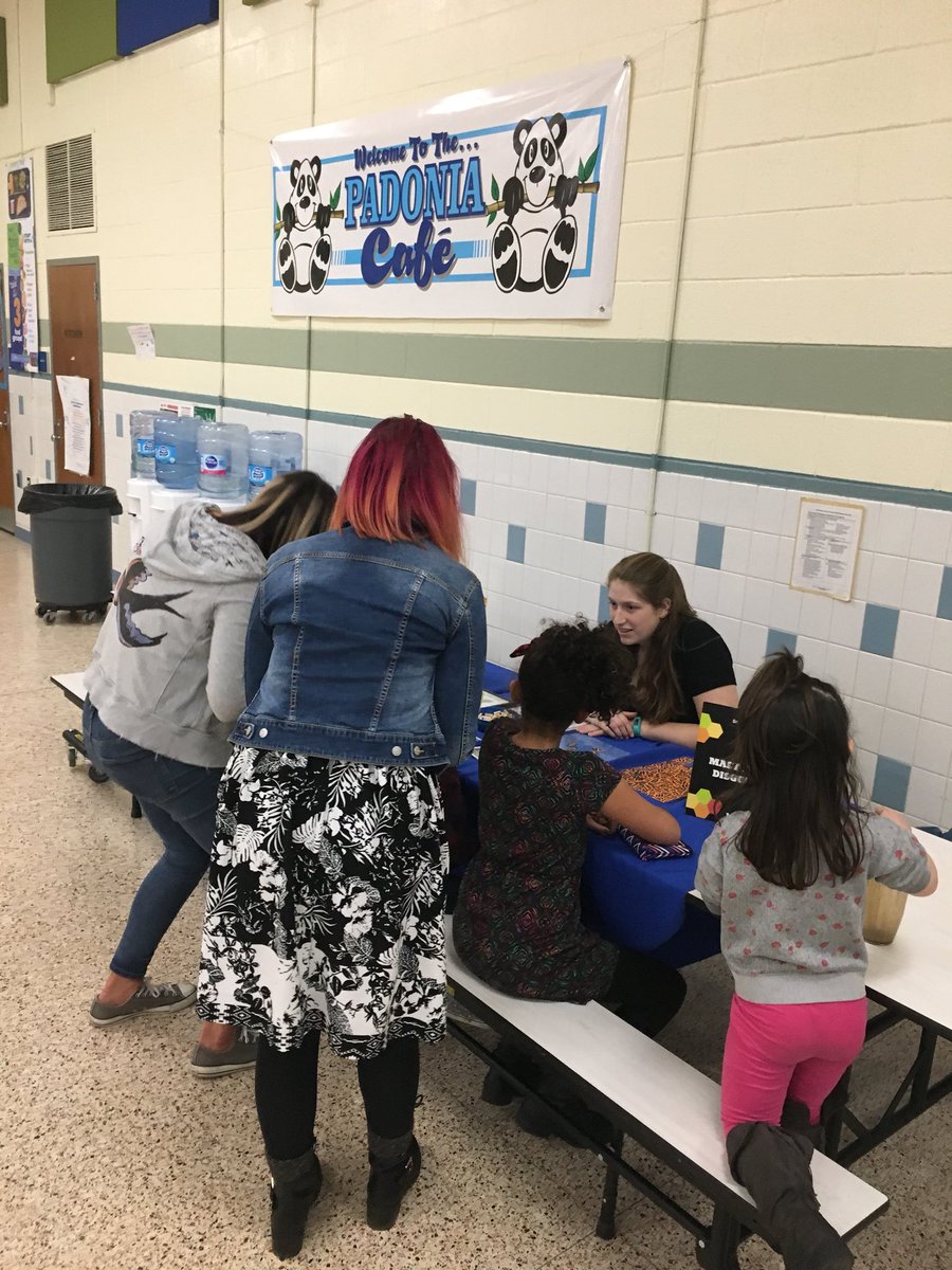 @PadoniaPride Family Science Night is a hit! @MelissaDiDonato @dan_pizzo @MDScienceCenter @BCPSTitleI #familieslearningtogether