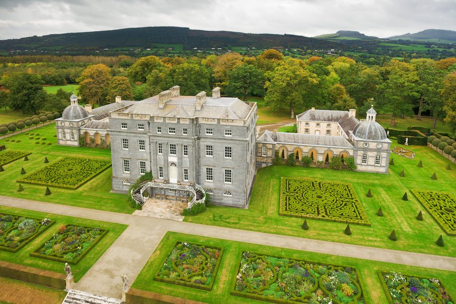 MansionGlobal's tweet photo. A 250-year-old Irish castle inspired by the "original Buckingham Palace" has sold for about $21.5 million, making it one of the most expensive estates sold in the country https://t.co/hd0WEYcrja https://t.co/aQ9VScqohx