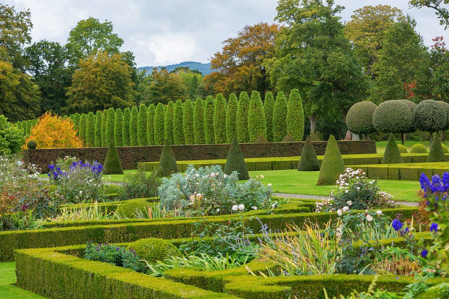 MansionGlobal's tweet photo. A 250-year-old Irish castle inspired by the "original Buckingham Palace" has sold for about $21.5 million, making it one of the most expensive estates sold in the country https://t.co/hd0WEYcrja https://t.co/aQ9VScqohx