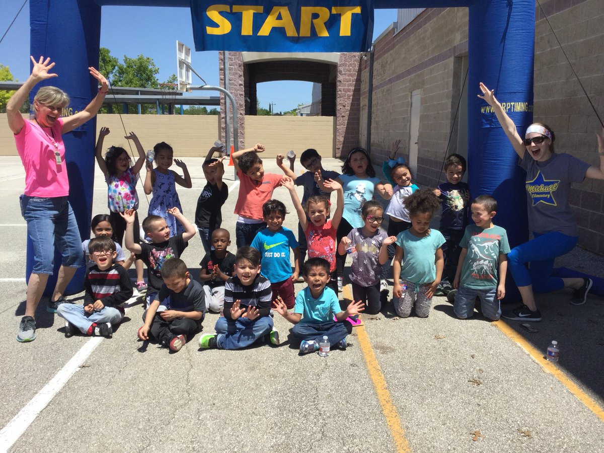 BethSpanton's tweet photo. First Michael Fun Run was a success!!🌟🏃‍♀️🏃‍♂️#MichaelInspired #NISDInspired https://t.co/AntIbZzxpT