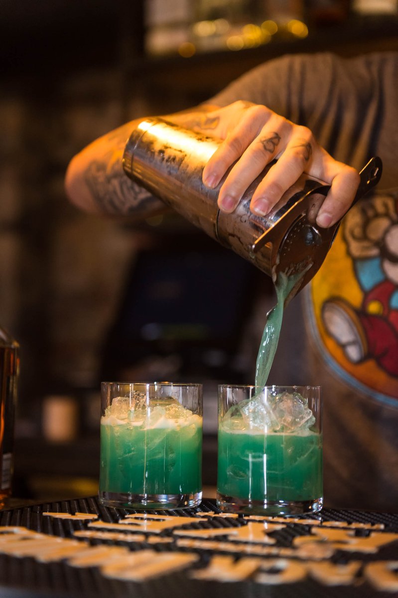 DoStuffMedia's tweet photo. The first @JackDaniels_US #ItStartsWithRye event is underway now with @Do317 in #Indy at @livery_indy! Special guest influencers are learning how to #craft their very own specialty cocktails under the guidance of master mixologist @thunderbirdindy! https://t.co/D8TXW9fPs6