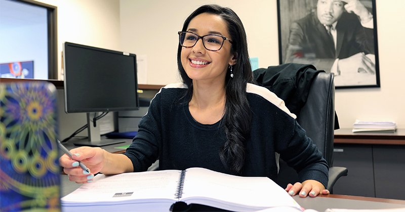 SouthwesternLaw's tweet photo. Meet #BisonOfTheWeek–Rosio Flores, a 3L Day student named 1 of the TOP 20 Law Students of 2018 by @NationalJurist. She says, “I am a 1st gen. Mexican-American & 1st in my family to pursue a higher education. SW has gone above & beyond to support me through my law school journey." https://t.co/17840ubCU1