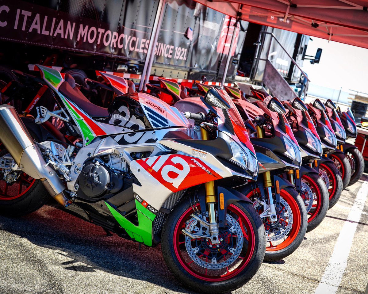 apriliaamericas's tweet photo. Good times at the @BonnierMotoGrp #HackDayTrackDay last week.

#aprilia | #rsv4rf | #trackslayer https://t.co/h681tSlj2p