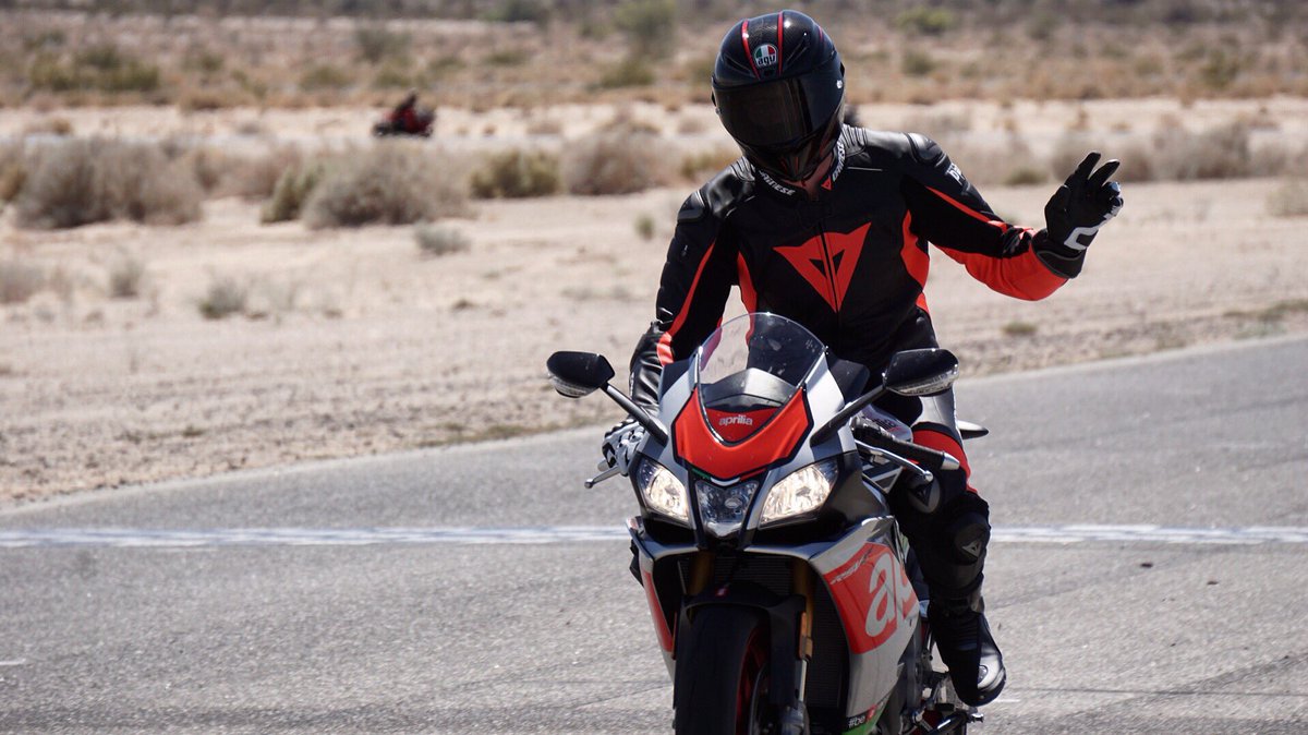 fatrickplynn's tweet photo. Good times on track✌️
📷: Peter Bacon

#aprilia | #rsv4rf | #hackdaytrackday https://t.co/NKCDuThRai