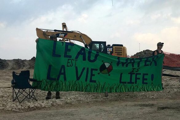 BRforBernie's tweet photo. Protect Louisiana's Water Protectors & First Amendment! Stop #HB727: https://t.co/89DYqIvyuA #NoBayouBridge #lalege https://t.co/CfFQ7d9RD3