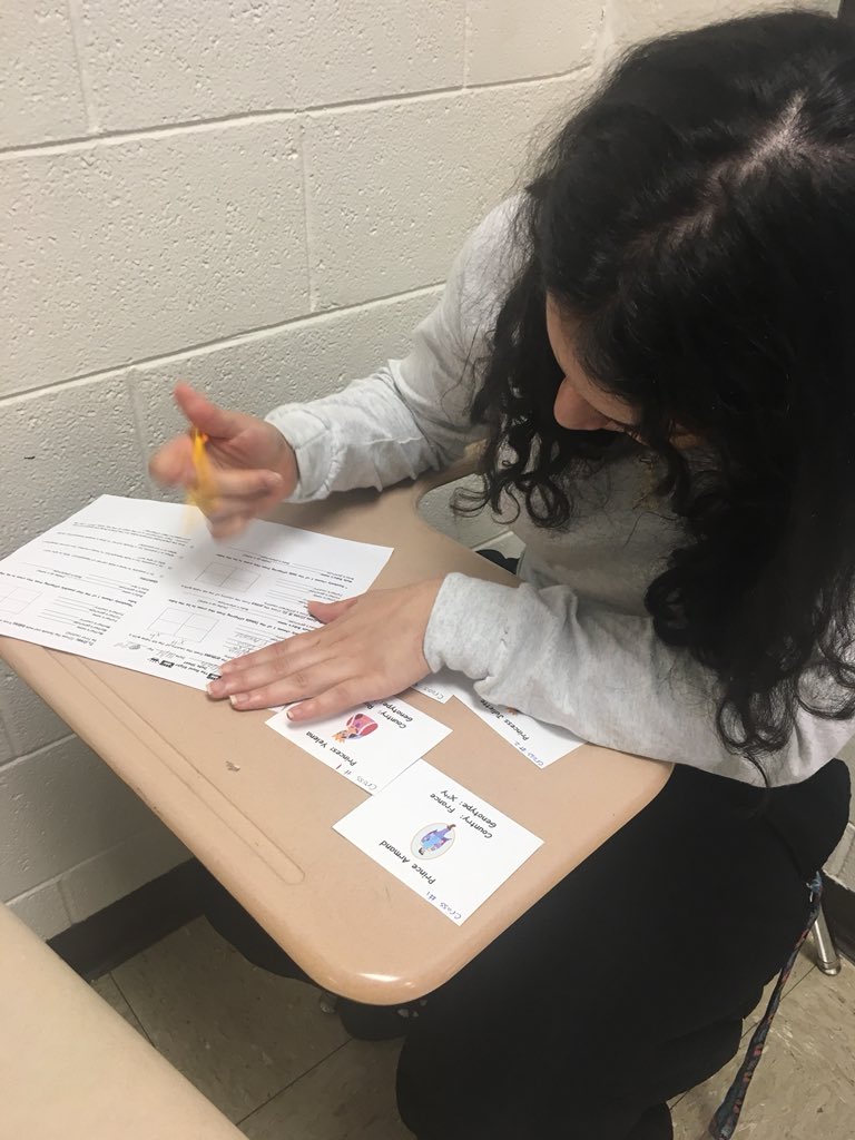 CThomasBiology's tweet photo. The Royal Blight!  Simulating sex-linked inheritance #sexlinkedtrait #biologyclass @WestoverHS https://t.co/B7L0UUYgA1