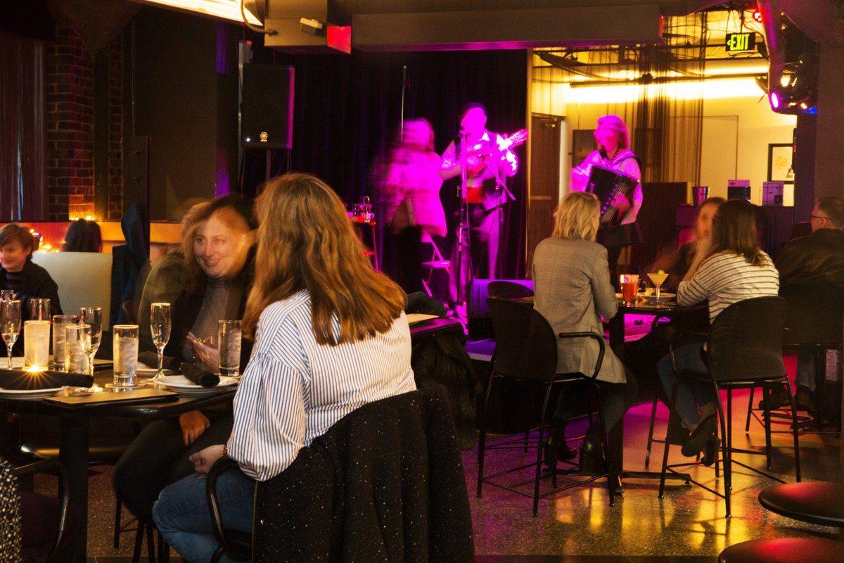 TheTripleDoor's tweet photo. Happy #MQMonday, #Seattle! This week in the bar we have jazz, rockabilly, Brazilian, swing, roots rock, and more. You know the drill: No cover fee. Happy hour every day 4-6pm. 21+. More info: https://t.co/Es1q9tyr0Y https://t.co/eFbDXrDCLX