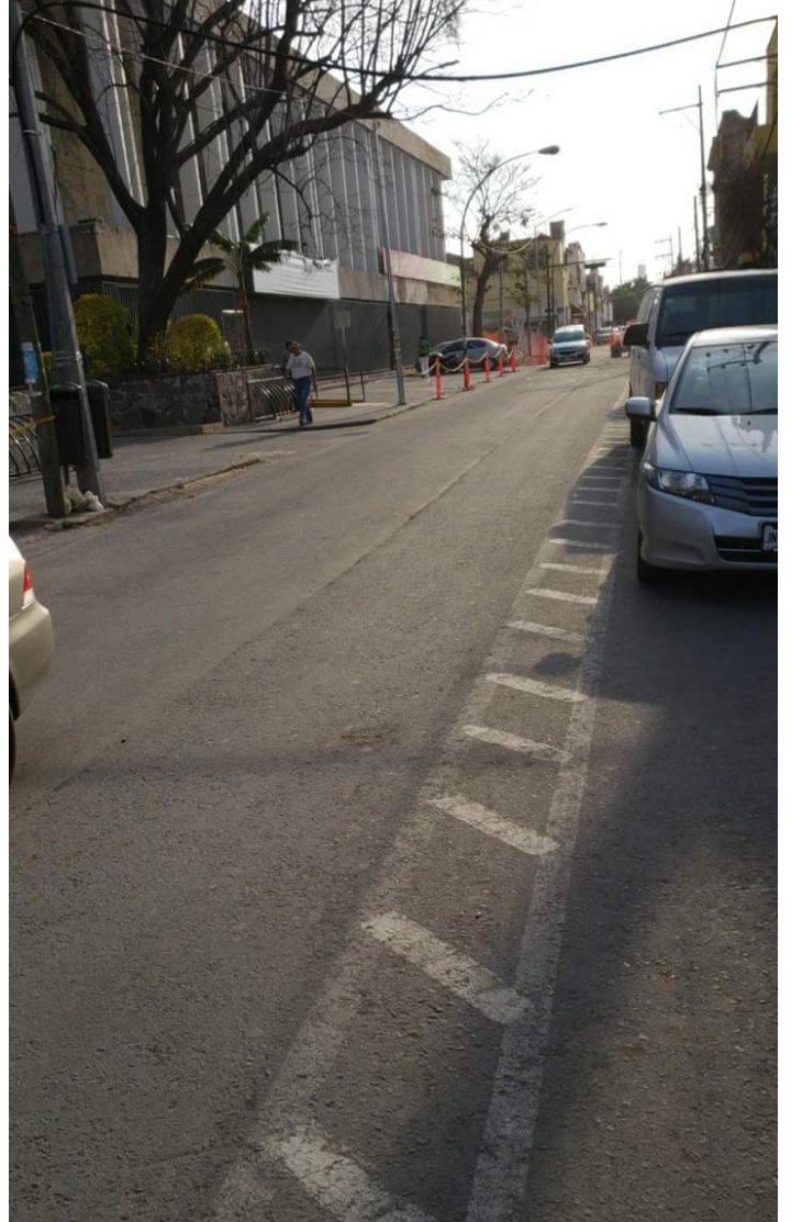 PoderAG_Jal's tweet image. Vecinos nos informan que en Palacio Federal de @gobmx en #GDL volvieron a poner las cadenas que nosotros quitamos el año pasado. Que se puede esperar de las autoridades federales que no respetan.

Exigen que sean quitadas.
Las empezaron a poner hoy.
@GdlMovilidad