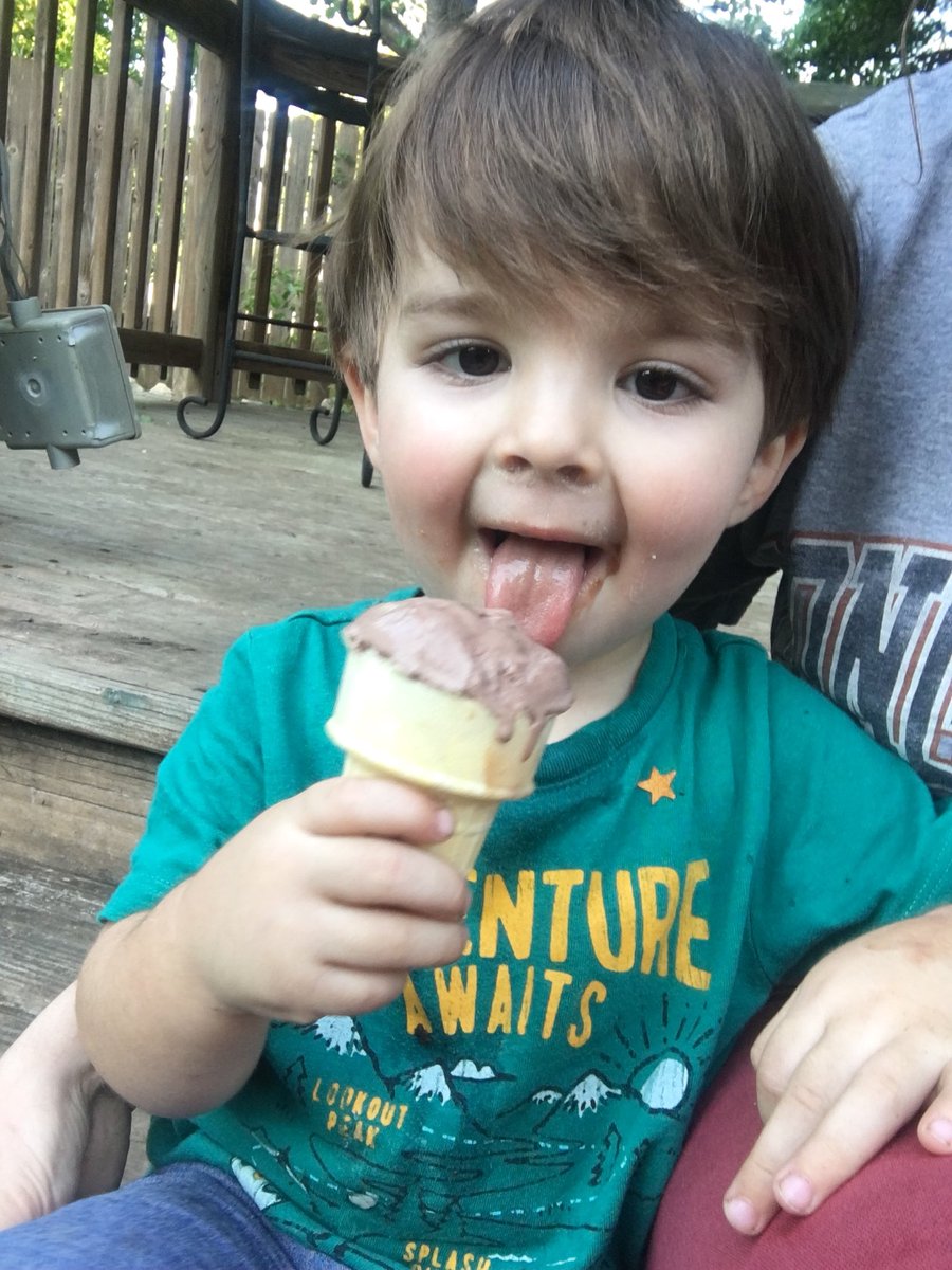 JessRinehartKCE's tweet photo. Sometimes you’ve gotta spend the evening planting in the garden and eating ice cream outside. #balance #sweetspringtime https://t.co/e9Gdq4WzL3