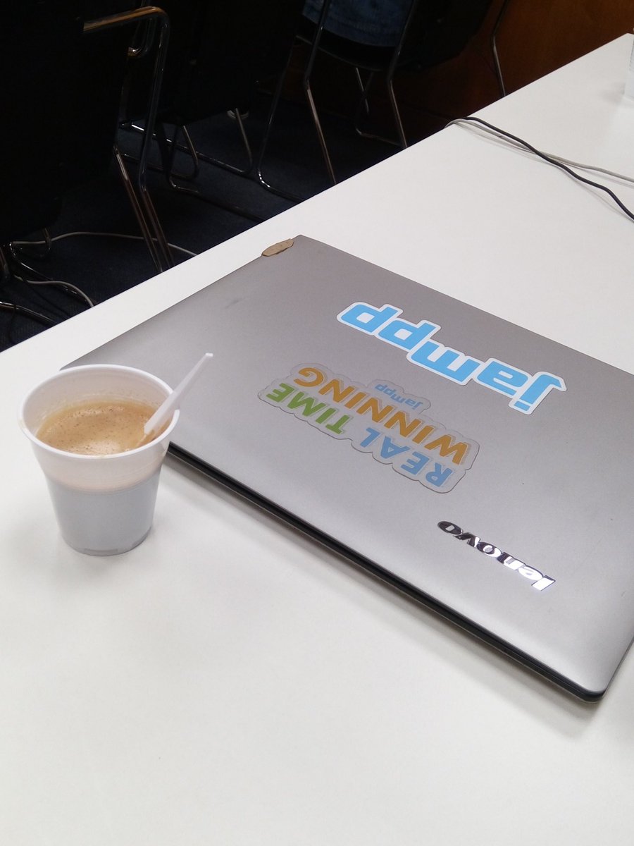 la__bluh's tweet image. De cuando tus clases en @Ada_ITW se ven interrumpidas por tu pobreza... #RIPComputer #NowWhatDoIDo :'c