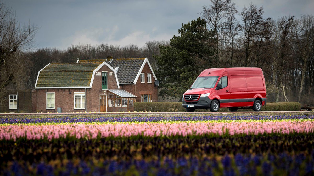 DaimlerTruck's tweet photo. This is not just a new large van! With it’s path-breaking technologies such as #MercedesPRO, #MBUX, innovative assistance systems, modern design and 1.700 variants, the #newSprinter remains the benchmark in its segment. https://t.co/LJk9DyQUy7 #Daimler #MercedesBenz https://t.co/7NxFIGYFGn