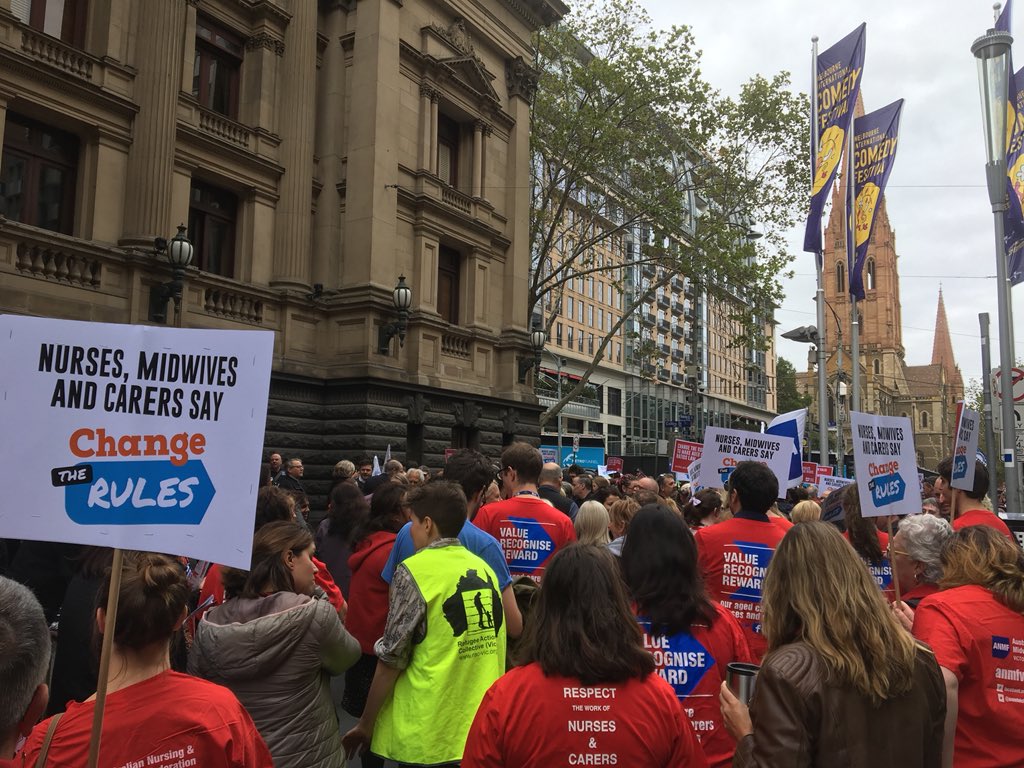 EmilyHWoods's tweet image. 1600 unionists lining up for a delegate meeting at Melbourne Town Hall, flagged by police, as @unionsaustralia kicks of weeks of protest to #ChangeTheRules