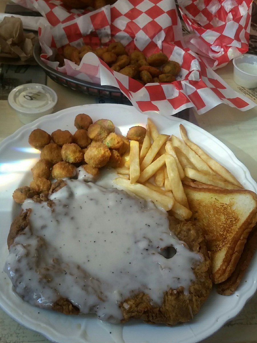 MrsCoachBlalock's tweet image. Supporting #projectgrad at Sweet T&apos;s diner. YUMMM @AlwaysExporter  #bisdpride