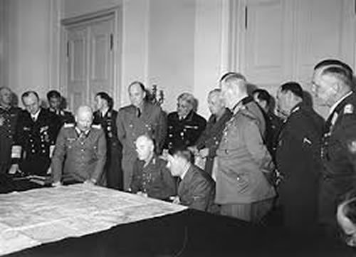 wbellauthor's tweet image. Battle intrigue and infighting in #Nazi High Command! Read FALL EAGLE ONE amzn.to/2rz8ctP #WW2 #aviation #combat #espionage #codebreaking #ASMSG #IARTG