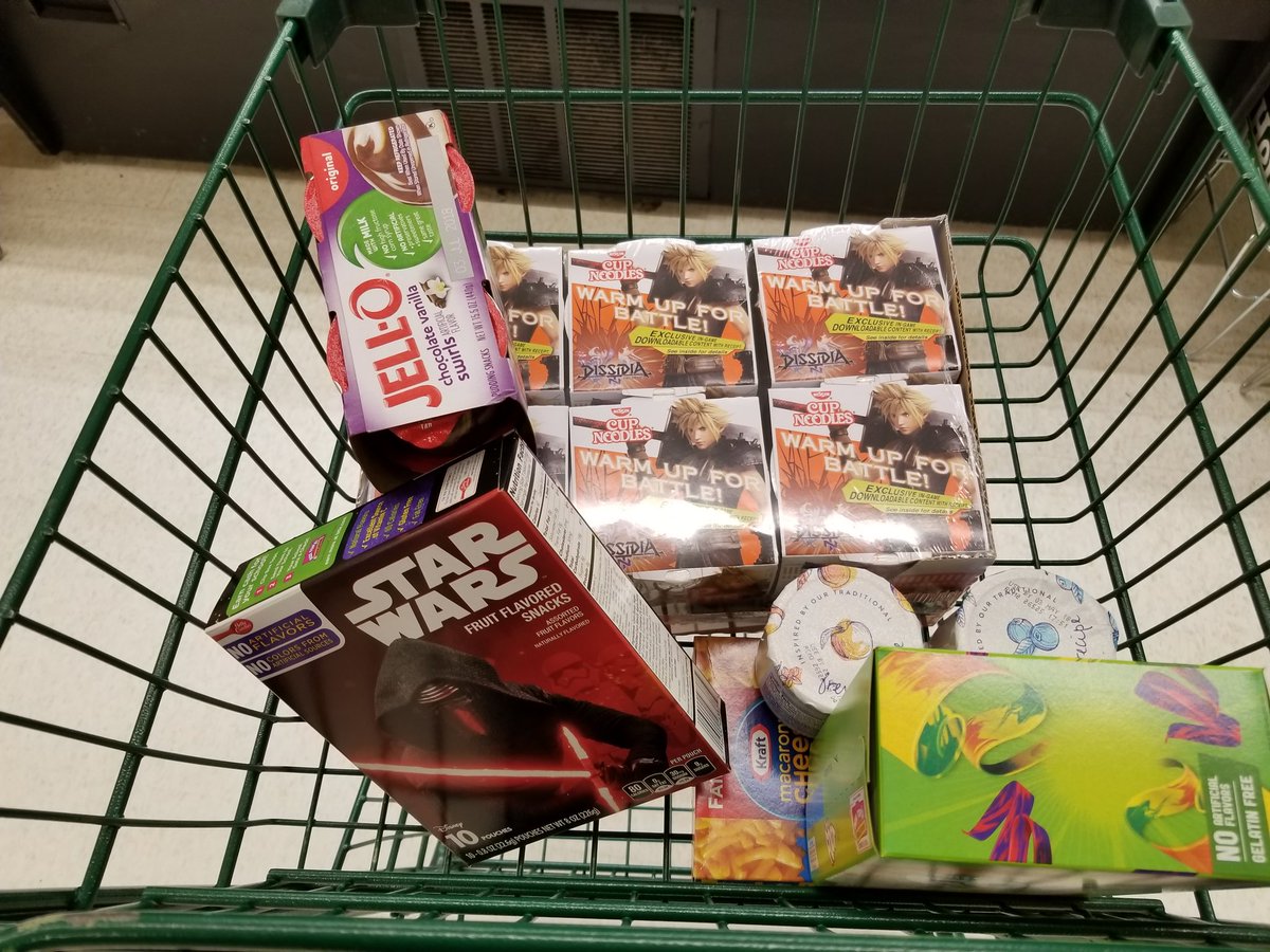 aleski525's tweet photo. Shopping cart of the true adult. #adulting #GummiesCountAsFruit #CupoNoodles https://t.co/IP5X6FPvhR