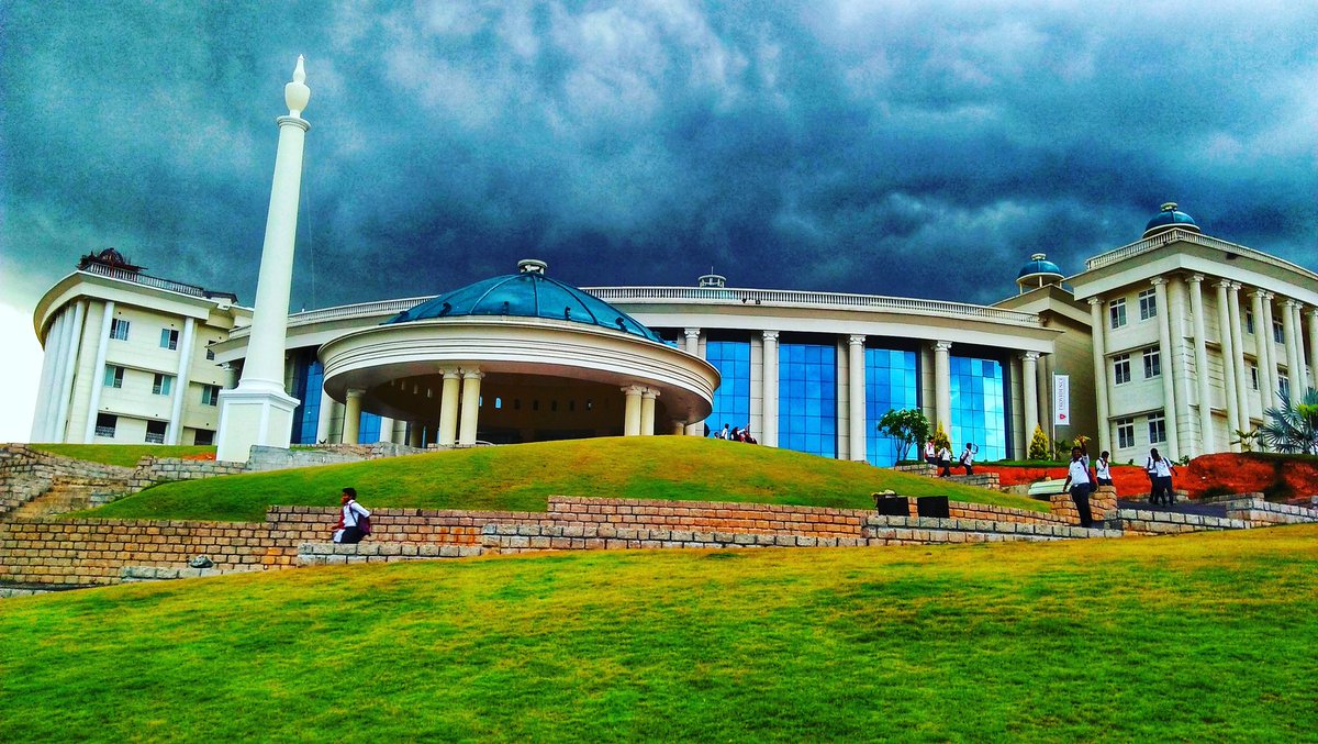 iammj_17's tweet photo. Even if the clouds cover the beauty, it won't fade.
#prc #last_day_of_the_year @providencece #goodvibes #rainy https://t.co/g0xsS1j6Bw