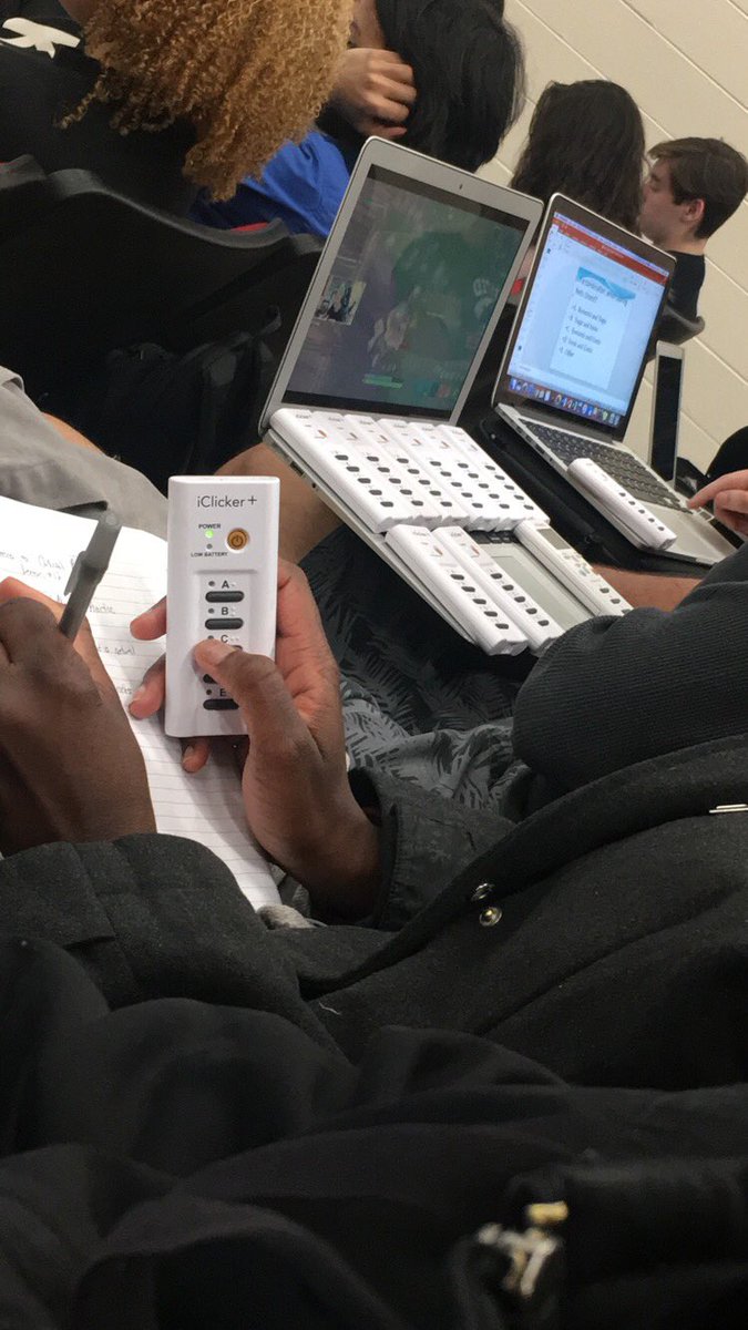 JerryNotGerry's tweet photo. My man has 9 clickers lined up and ready. If you can’t hold down your squad like this, you’re useless 😂😂 https://t.co/Hsx7mB2GCV