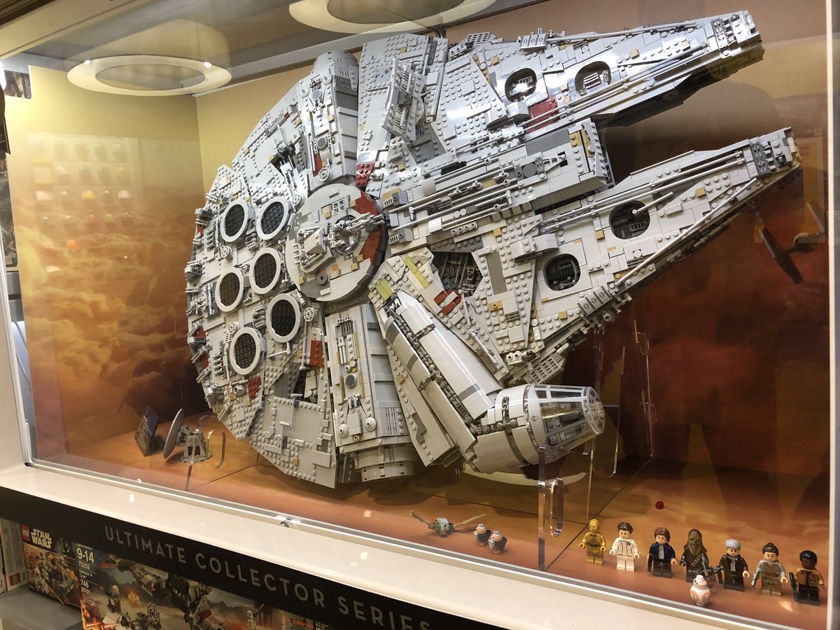 chucko24's tweet image. 500 page instruction manual comes with this 1-1 mini figure scale LEGO Millennium Falcon Weighs 31 lbs and will set you back $799. Has the Mynock from Empire Strikes Back, old Han &amp;amp; young Han. #coolesttoyever #innotechtoday #lego #starwars @InnoTechToday