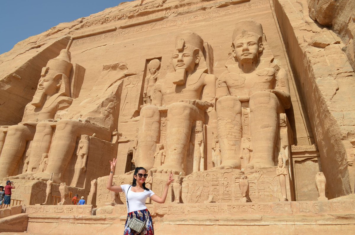 Jarimarquez's tweet photo. Que impresionante es Abu Simbel o también conocido como el Templo de Ramsés II en Aswan, Egipto, estoy anonadada de ver tanta belleza en un mismo lugar ❤️😃🇪🇬 https://t.co/eOFe564bpr