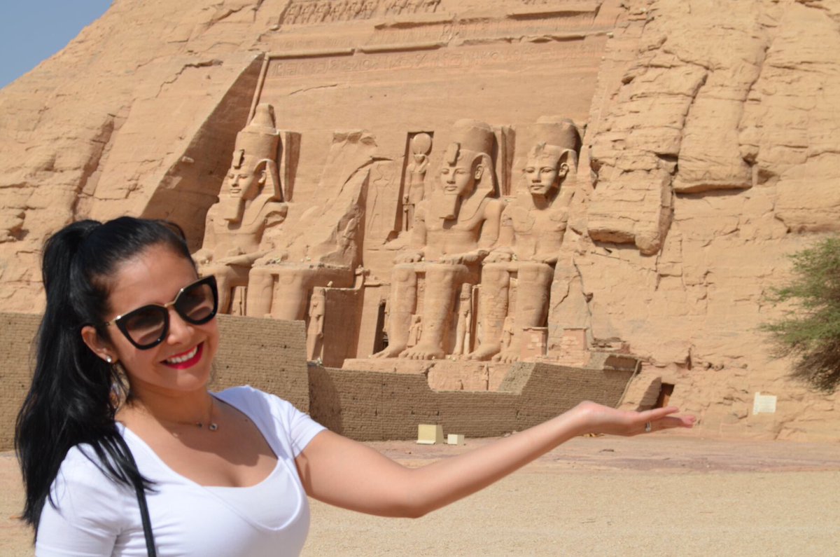 Jarimarquez's tweet photo. Que impresionante es Abu Simbel o también conocido como el Templo de Ramsés II en Aswan, Egipto, estoy anonadada de ver tanta belleza en un mismo lugar ❤️😃🇪🇬 https://t.co/eOFe564bpr