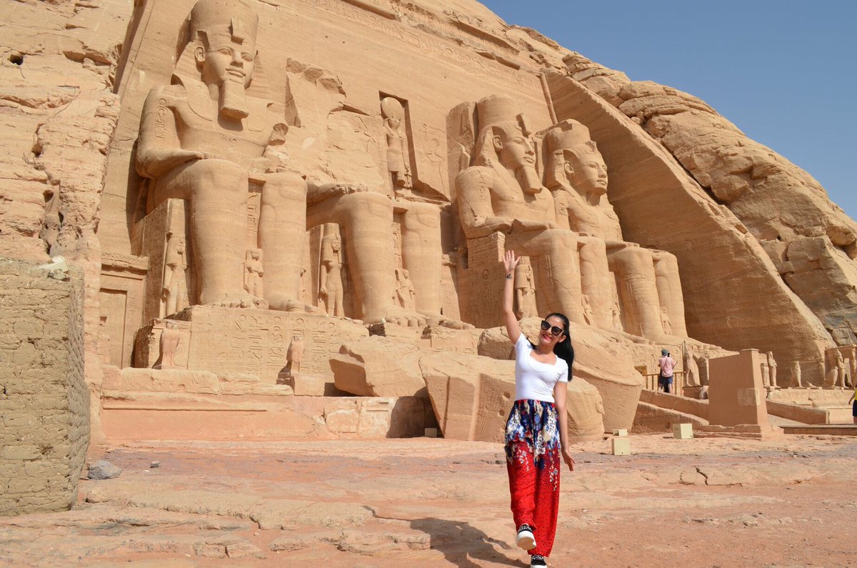 Jarimarquez's tweet photo. Que impresionante es Abu Simbel o también conocido como el Templo de Ramsés II en Aswan, Egipto, estoy anonadada de ver tanta belleza en un mismo lugar ❤️😃🇪🇬 https://t.co/eOFe564bpr
