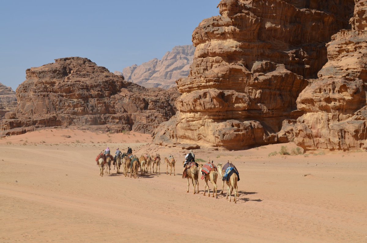 Jarimarquez's tweet photo. Una verdadera postal recorrer el famoso WADI RUM o desierto 🐫Rojo en Jordania 😍🇯🇴 https://t.co/so0W2XSfIB