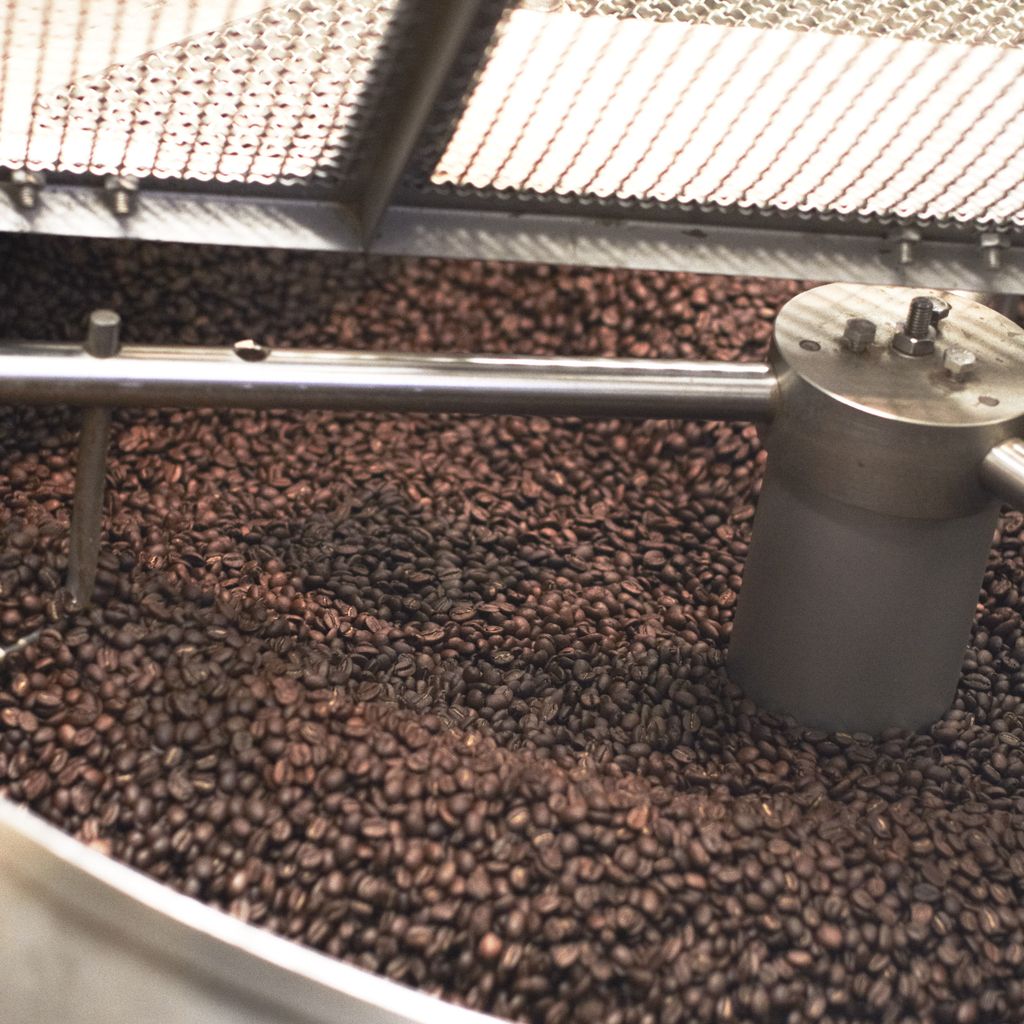 Roasting our new #Ethiopian #Guji, grade 1, Mormora. You can expect floral notes, berries fine acidity and a chocolate aftertaste. #specialtycoffee
#specialtycoffeeroasters