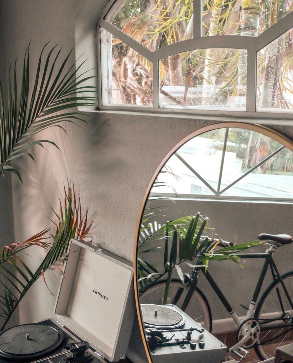 CriticalCycles's tweet image. Home is where the fixie rest 🏡 // 📸: Oh Dear Home // Don't forget to tag a friend and let them know about our #YouPurchaseWePlant initiative in honor of #EarthDay where we will be planting a tree for every purchase made on our website from now until 4/22 🌱🌎🌱