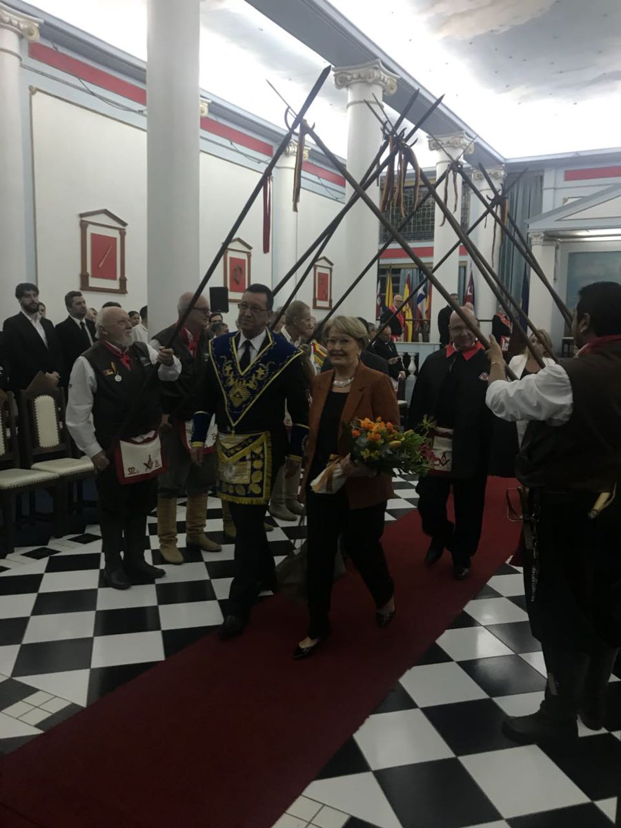 Renovei minha posição em defesa da Lava Jato e das instituições, cuja atuação soberana e independente têm levado à prisão não apenas ladrões de galinha, mas também poderosos! O evento celebrou os 160 anos da Loja Maçônica Fidelidade e Firmeza, filiada ao Grande Oriente do RS.