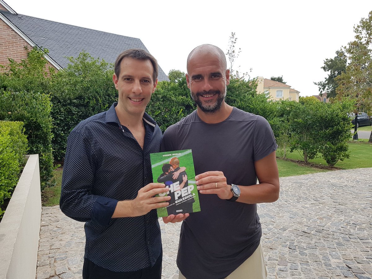 LIBRO_FUTBOL's tweet photo. Pep y los 23 milímetros, los 93 goles, los más de 900 pases.. La nota sobre el City campeón de @VicenMuglia: https://t.co/mFEjp26XD5

#ChePep compralo online https://t.co/RPdLiiuqGb, al☎️45068805 o vía whatsapp📱+54 9 11 2215 1982

Envíos🌍✈️
#LibrosDeFútbol⚽️📚 https://t.co/BPrrMkMMAK