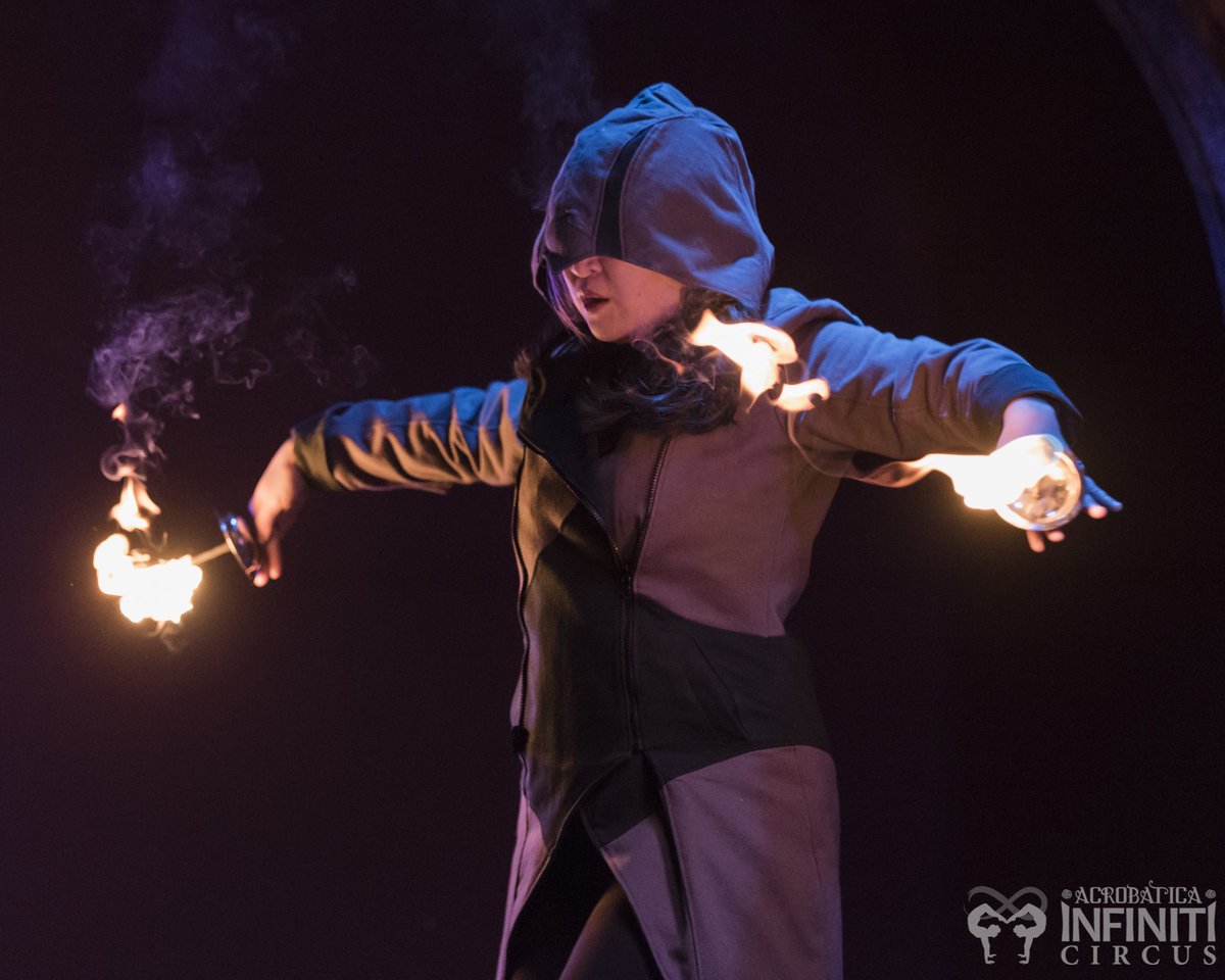 DawnXianaMoon's tweet photo. Being an Assassin. No big.
#Chicago #RaksGeek #AICircus #firespinning https://t.co/bTSgE7VhvM